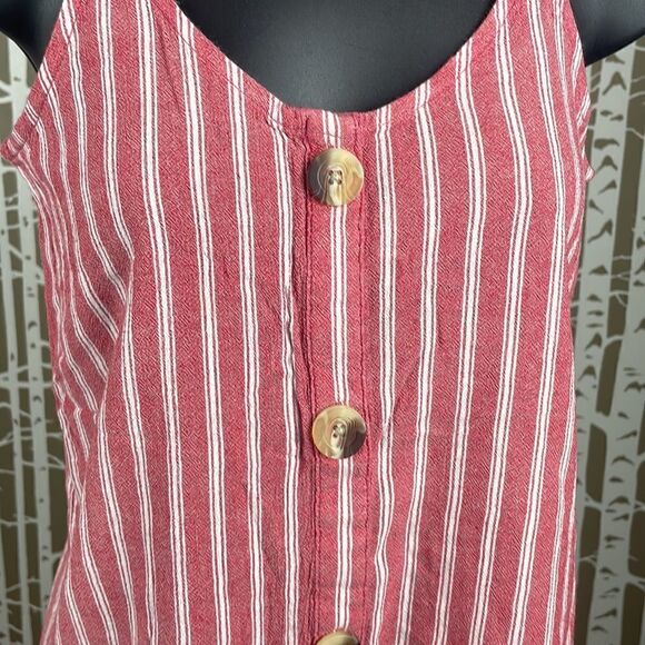 Bundle 3 Pieces: Tank, Chambray Top, Linen Button Up - Picture 4 of 16